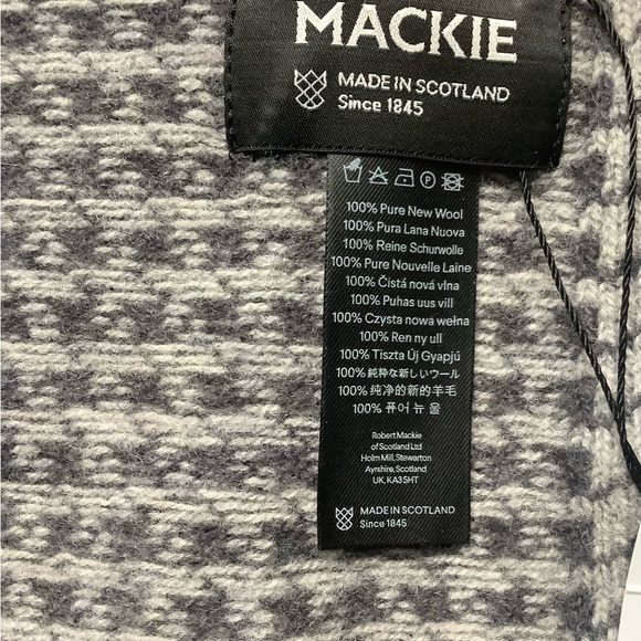 ROBERT MACKIE Scarf, Hat and Gloves Set - Picture 4 of 4